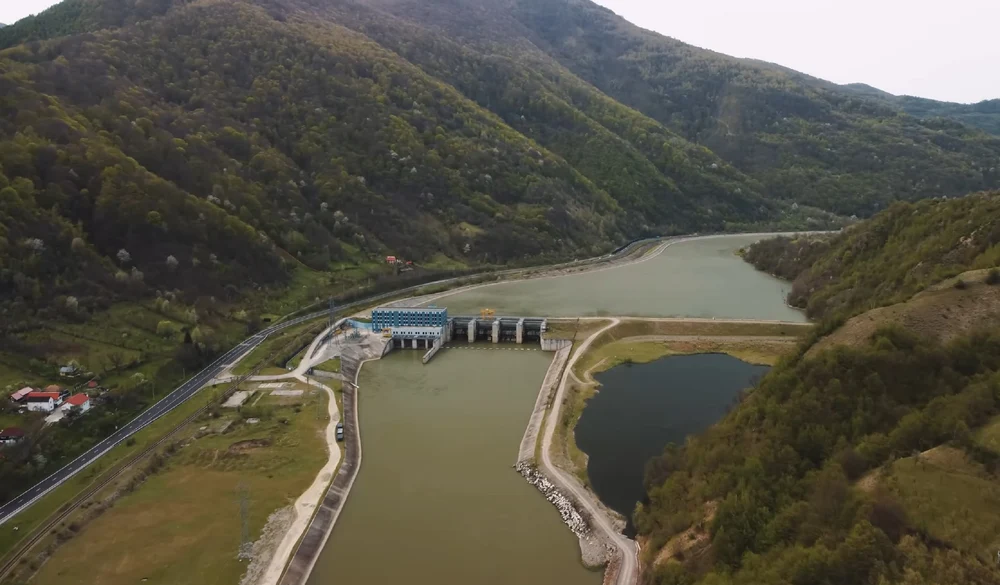 AUR depune moţiune simplă pe tema securităţii energetice: hidrocentralele începute înainte de 1989, obstrucţionate de politici de mediu