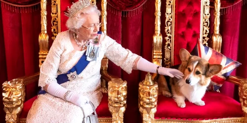 Regina Elisabeta a II-a a primit un nou căţeluş din rasa Corgi