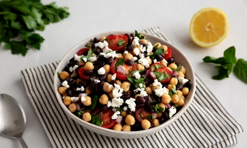 Salata de fasole  Sursa foto shutterstock 2462863703 jpg
