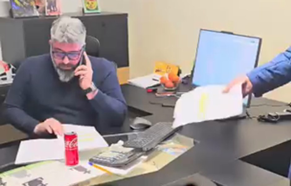 Locurile de veci dintr-un cimitir din Slatina au aprins spiritele între primar și concesionar: „Pușcăriașule!”/ „Mă-ta e aia care a făcut pușcărie!”