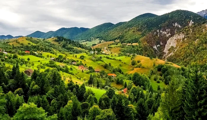 Sate românești.