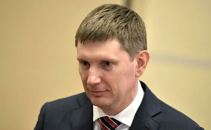 Economia de război a Rusiei începe să cedeze. Cheltuielile militare o duc spre colaps. „Suntem pe marginea prăpastiei”