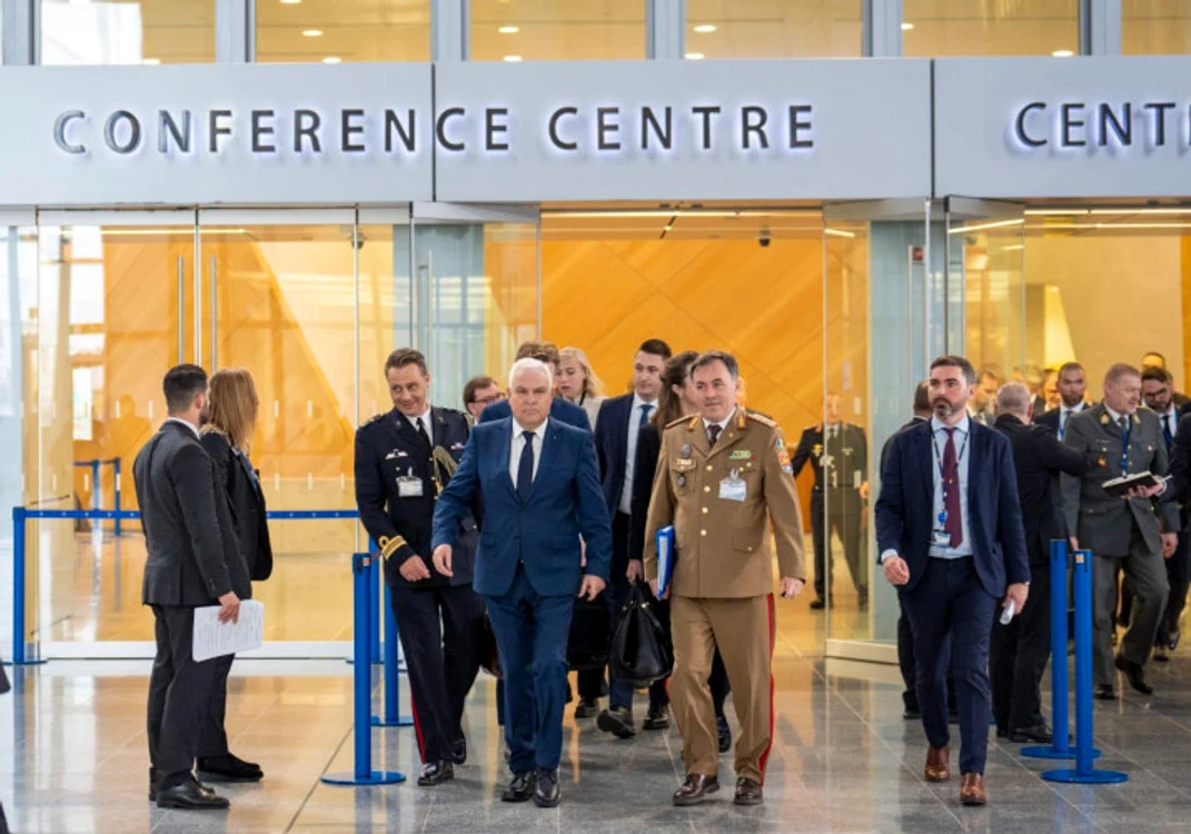 Tîlvăr, la Reuniunea miniștrilor apărării din statele membre ale NATO. FOTO MApN