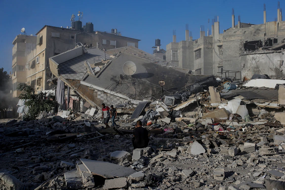 Israelul a reluat atacurile aeriene asupra orașului Gaza FOTO EPA-EFE