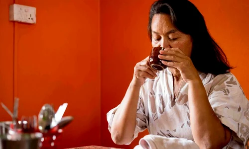 femeie ceai raceala jpg