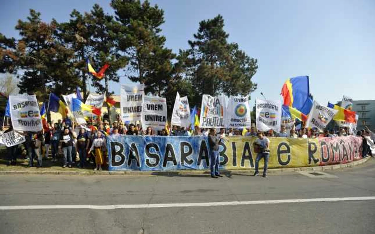 Unioniştii au organizat o manifestaţie înainte de şedinţa comună a guvernelor de la Chişinău şi Bucureşti