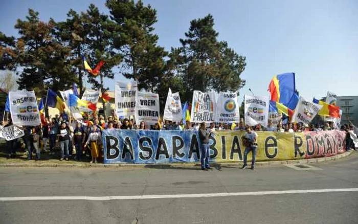 Unioniştii au organizat o manifestaţie înainte de şedinţa comună a guvernelor de la Chişinău şi Bucureşti