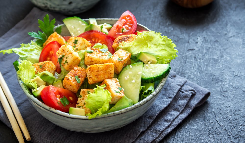 Ingredientele case se pun în salată ca să nu te balonezi. Trucuri pentru a evita disconfortul digestiv