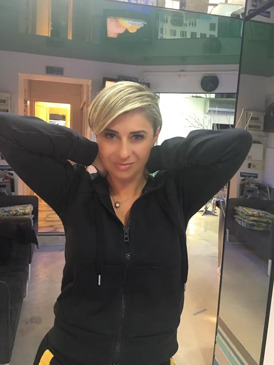 Anamaria şi-a schimbat total look-ul