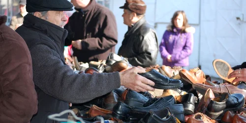 Jan Popescu: “Eu am marfă bună, de la 15 lei perechea, e de piele”