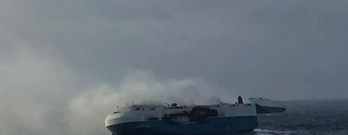 Un incendiu a izbucnit la bordul navei FOTO Captură Twitter @gcaptain.com