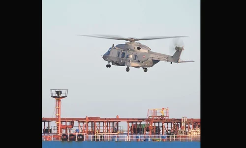 Marina Franceză reține un petrolier rusesc suspectat că face parte din „flota fantomă” a lui Putin FOTO: X/ @macron