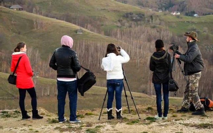 Cursurile sunt săptămânale şi durează două ore, exceptând cele două ateliere de fotografie, care vor şi dura de la 4 la 5 ore