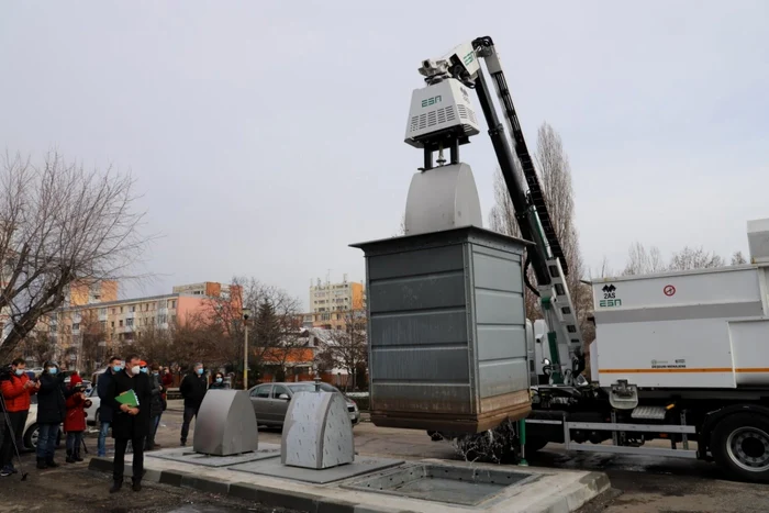 Containerele îngropate sunt inutilizabile. Foto: Primăria Piteşti