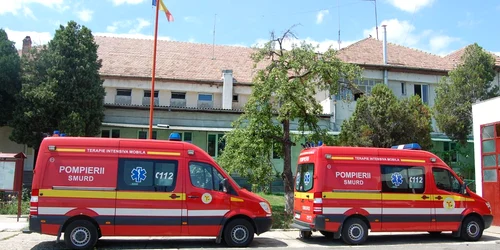 Cele două ambulanţe primite de ISU Alba