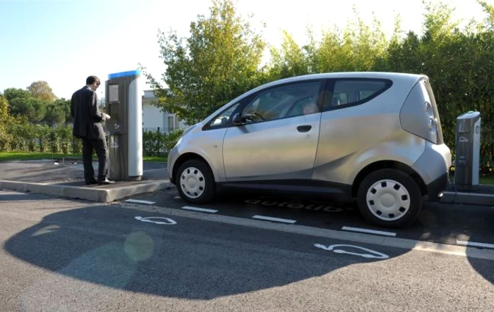 Maşini electrice Bluecar de închiriat în Paris/ Foto: AFP
