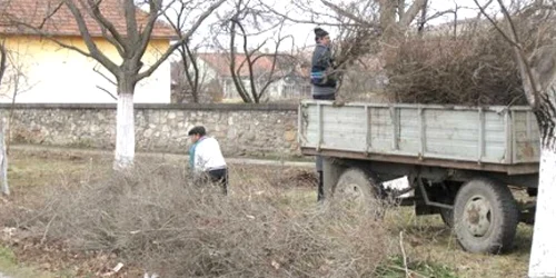 Curățenia în cartiere are loc primăvara și toamna