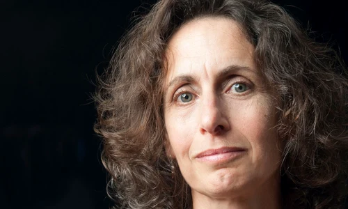 „Tinerii nu sînt fericiţi să afle ce fel de lume vor moşteni“ – interviu cu Elizabeth KOLBERT jpeg