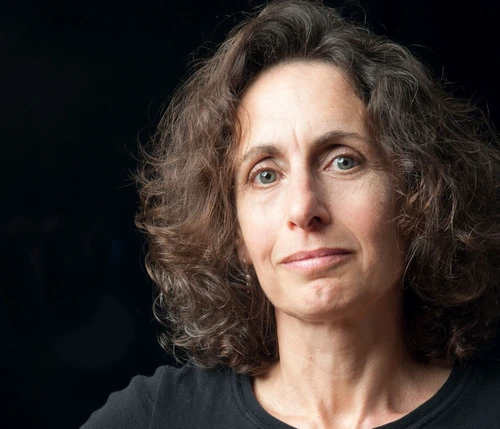 „Tinerii nu sînt fericiţi să afle ce fel de lume vor moşteni“ – interviu cu Elizabeth KOLBERT jpeg