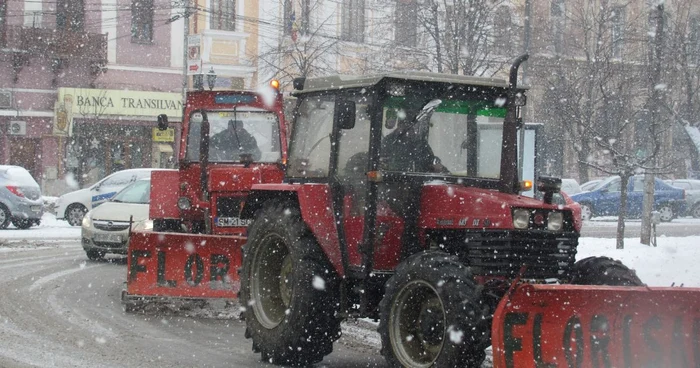 Plimbarea celor două tractoare a costat municipalitatea 406 de lei pe oră