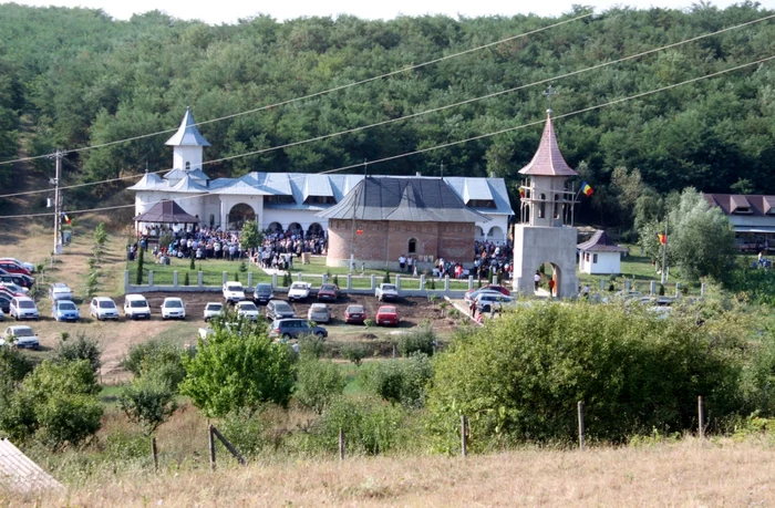 Mănăstirea Cârlomăneşti FOTO Costel Crângan