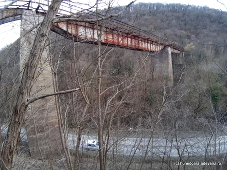 viaductul urias de pe fost cale ferata a hunedoarei foto daniel guta adevarul