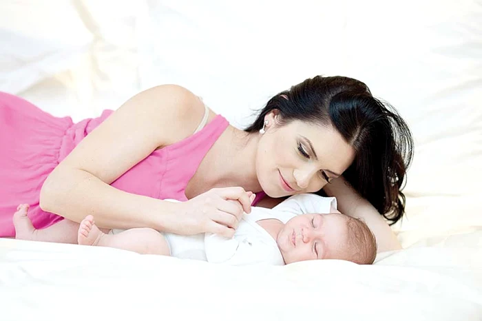 «Somnoroasa» lui Ellie White. Ellie White a adus-o pe lume  pe Maria pe  31 mai, dar e  cuminţică-foc şi  doarme toată ziua