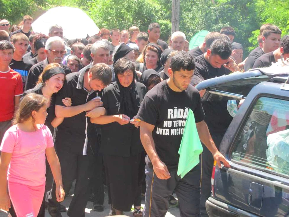 Adrian Rădăcină a fost condus pe ultimul drum. Foto: Ionut Benea