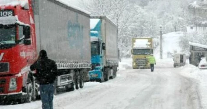 Tirul a derapat din cauza zăpezii de pe carosabil Foto: Arhivă