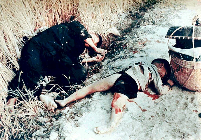 800px Dead man and child from the My Lai massacre jpg jpeg