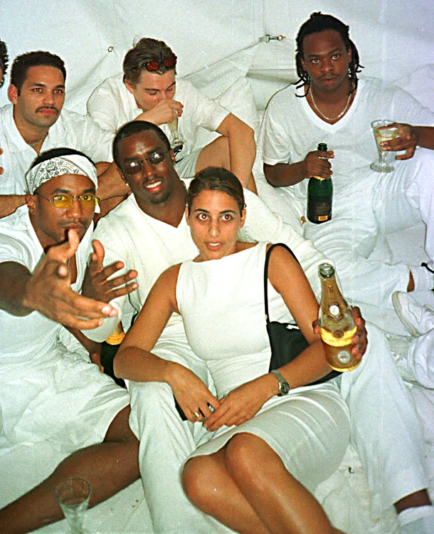 Sean Diddy Combs alături de invitați la un White Party organizat de el
