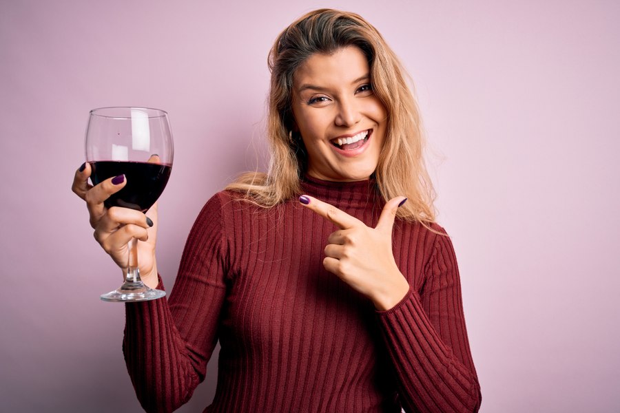 Ce se întâmplă în corpul nostru dacă bem zilnic un pahar cu vin. Efectele, explicate de cercetători