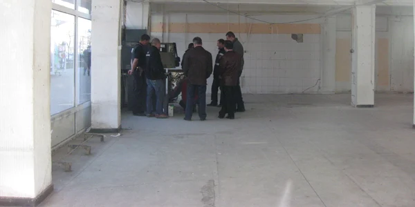 Poliţiştii fac cercetări la faţa locului