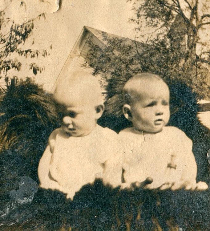 25 martie 1916. Mary şi Mae vin pe lume în oraşul Symsonia