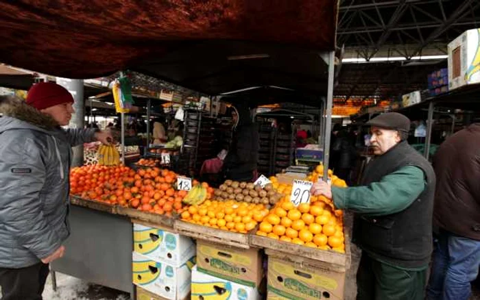 Citricele sunt la mare căutare în Piaţa Centrală. Foto: Dumitru Goncear