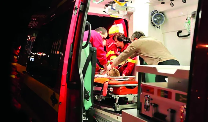 
    Medicii s-au chinuit, în zadar, să-i salveze viaţa  