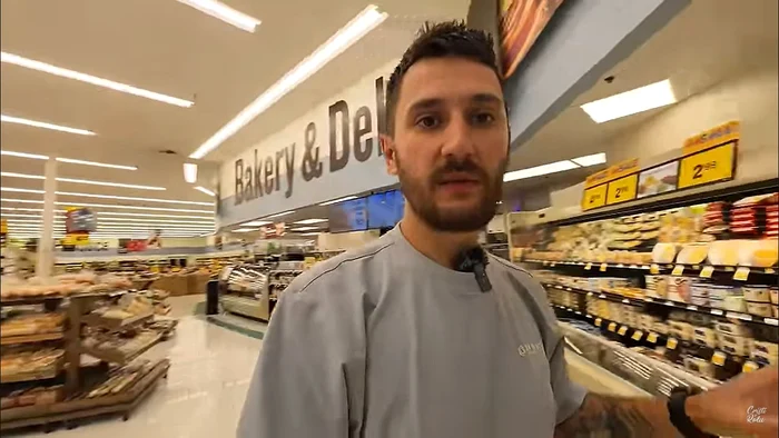 Cristi a fost luat prin surprindere de prețurile mici din supermarketul american