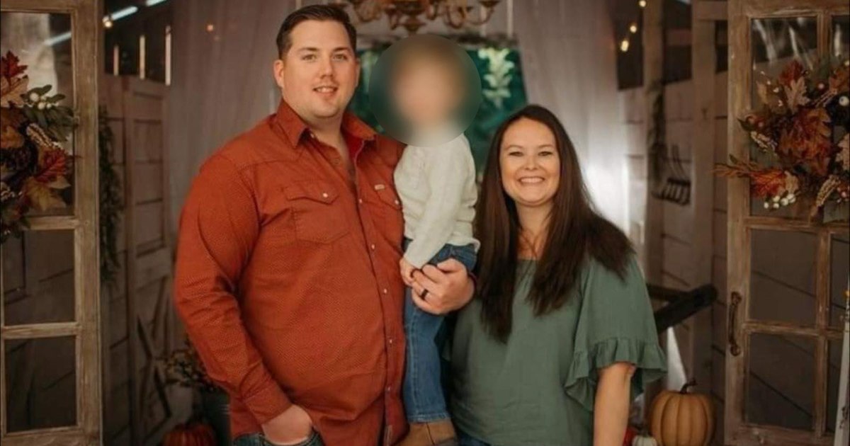 Un copil de doi ani, găsit lângă părinţii săi morți. „Încerca să se joace cu ei și nu înțelegea de ce nu se trezesc”