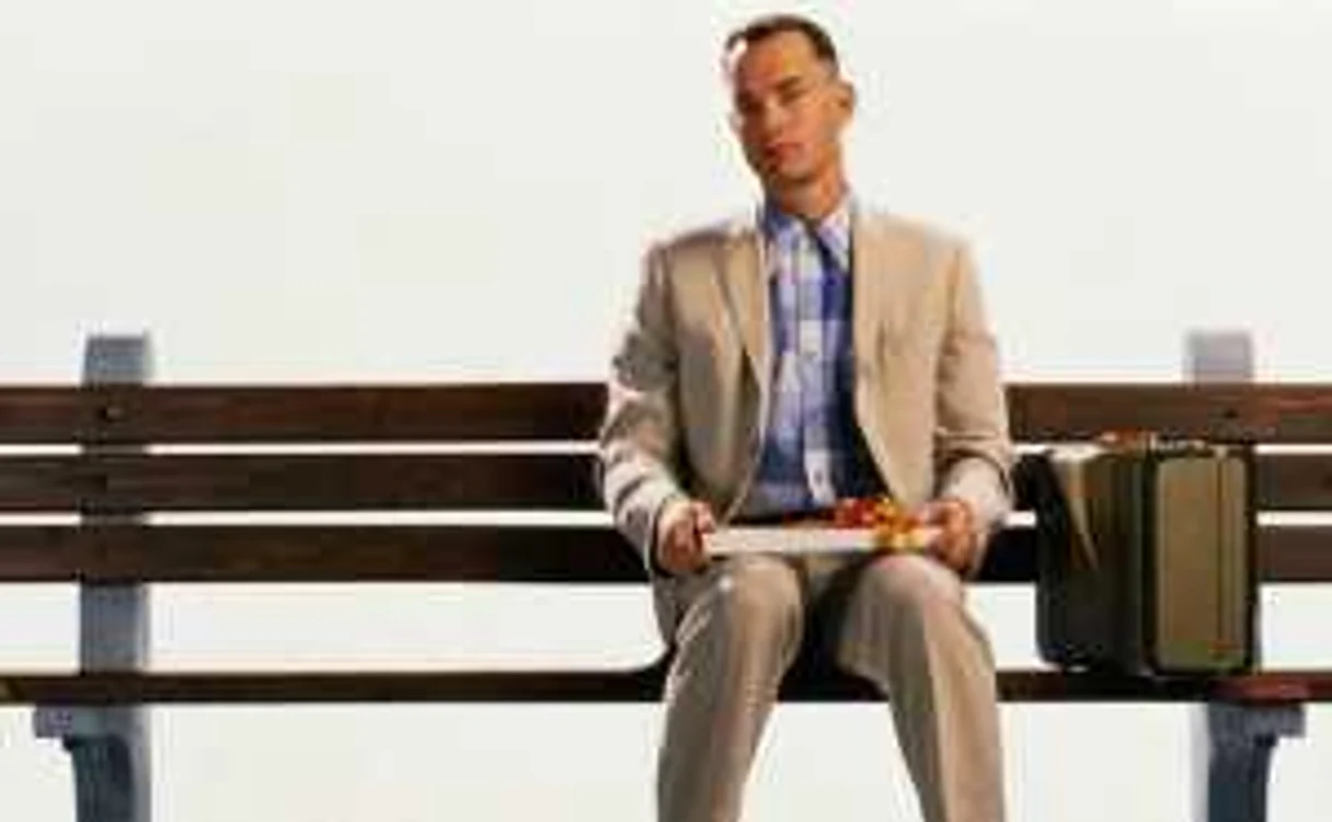 Tom Hanks face un rol de excepţie
ca Forrest, un om obişnuit a cărui inocenţă simplă ajunge să
întrupeze o generaţie FOTO Arhivă