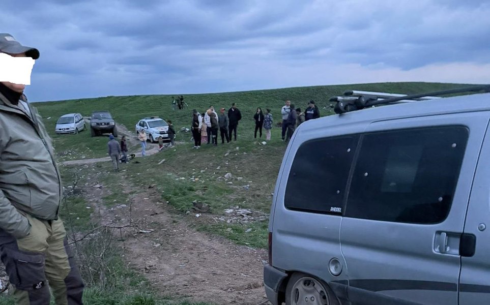 Pădurari bătuți și amenințați cu moartea de hoți de lemne prinși la furat. Au scăpat cu fuga de furia infractorilor