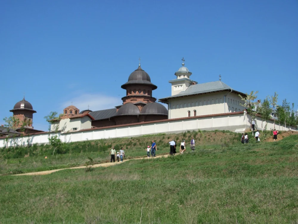 Mănăstirea Sfântul Mare Mucenic Gheorghe din comuna Ţigăneşti este cel mai nou locaş de cult din Teleorman foto: Claudiu Dumitrache