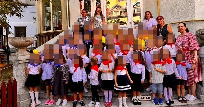 Copiii au fost îmbrăcați în uniforme de "Șoimi ai Patriei” și "Pionieri” Foto: Facebook