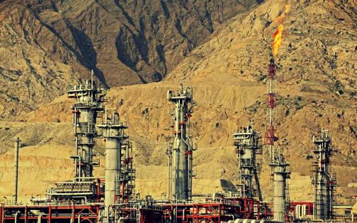 Ieftinirea bruscă a petrolului a afectat în mod semnificativ perspectivele fiscale ale ţărilor exportatoare din Orientul Mijlociu, Nordul Africii şi zona Mării Caspice FOTO: AP