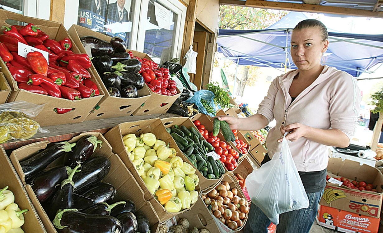 Dacă vrei castraveciori, vei plăti între 2,5 şi 4 lei/kg