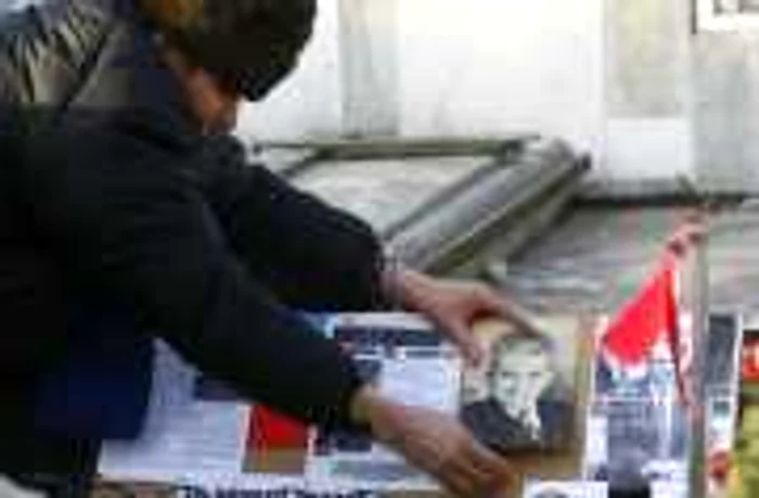 
		    
		    Bătrân nostalgic după comunism FOTO: Mediafax | Răzvan Chiriţă