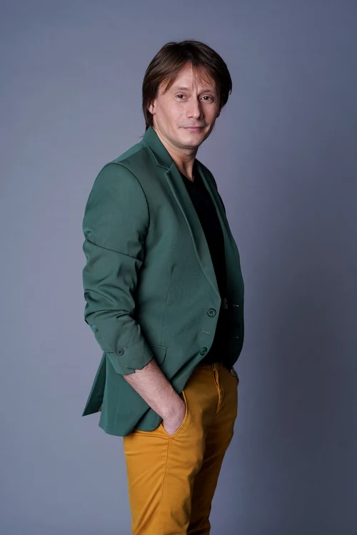 Marius Manole prezintă „Întrebarea mesei rotunde” la Acasă TV și pe VOYO. FOTO: Pro TV