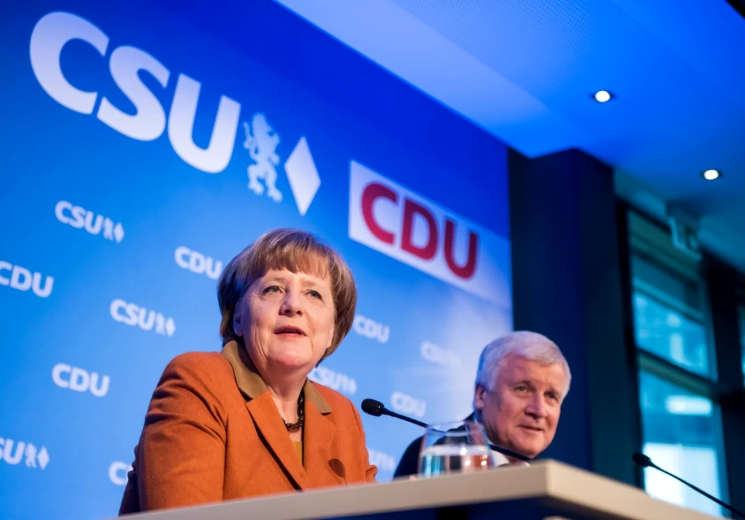 Ministrul Horst Seehofer, alături de cancelarul Angela Merkel FOTO EPA