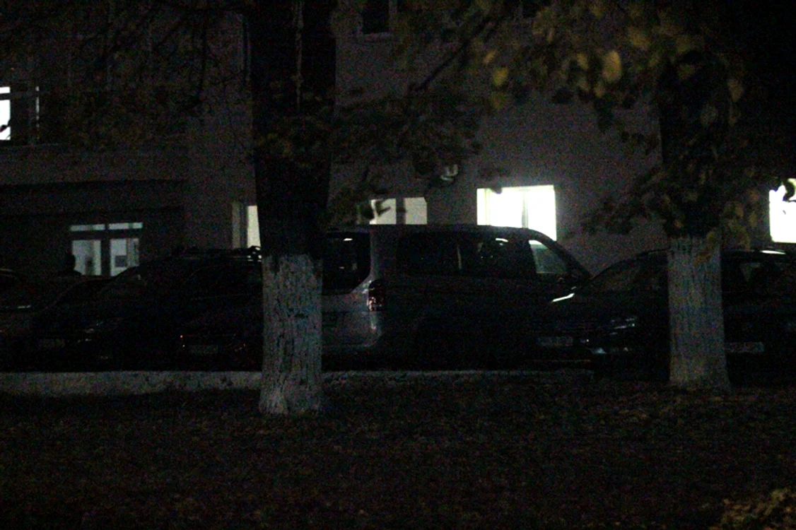 Marţi seara, şi-a luat fetiţele de la vila Ralucăi