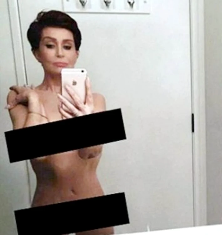 Sharon Osbourne s-a pozat goală