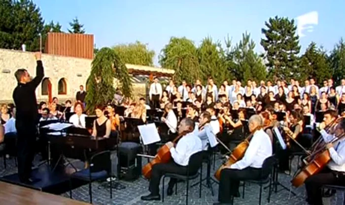 Nunta lui Viorel Cataramă cu Adina Alberts a avut loc pe domeniul milionarului de la Snagov. (captură Antena 1)